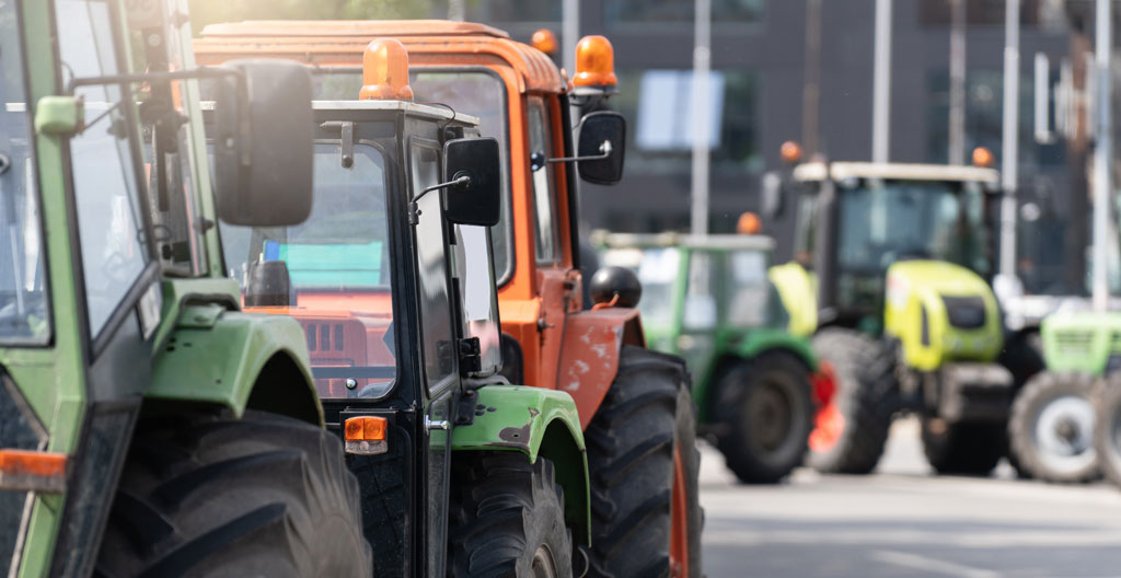 Galerie de silhouettes de tracteurs illustrant la diversité des modèles disponibles.